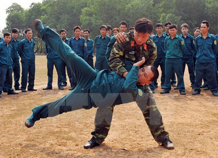Giờ huấn luyện võ thuật của đội dân quân tự vệ thành phố Tam Kỳ (Quảng Nam).